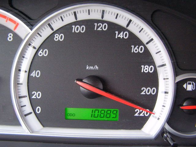 800px-speedometer_kmh